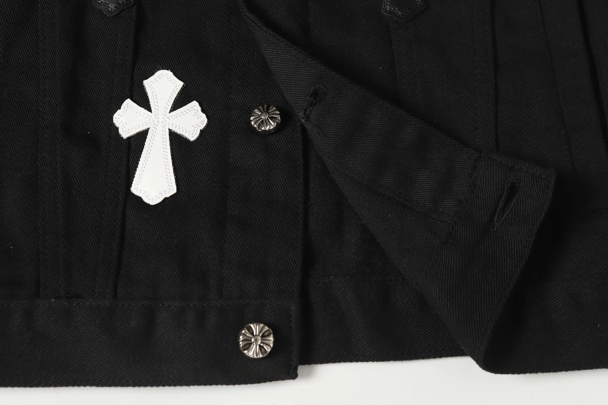 P336 Actual photo [High quality] Code: N666 Color: Picture color Size: M to XXXL Chrome Hearts Croix heart patchwork leather cross patchwork embroidered shirt denim jacket